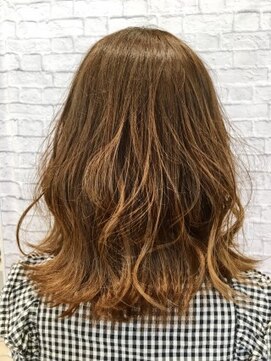 ミーティア バイ クアトロ(Meteor By QUATRO) 大人ナチュラルウェーブスタイル