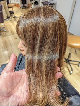 アルス ウィズ アクロス オモテサンドウ(aluss with AKROS omotesando) 脱白髪染めハイライト