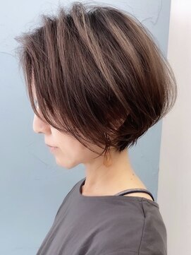 ビュー フクオカ(VIEW FUKUOKA) 美髪にオトナかわいいホワイトグレージュネビージュショートボブ