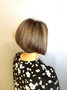 ブロッサム 東久留米店(Blossom) 20代30代40代前下がりストレート大人ボブリップライン