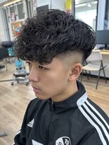 ウェイビーエフティフィフス 横浜西口(WAVEY ft.fifth) スペインカールラルフカールフェードカットメンズ外国人風パーマ