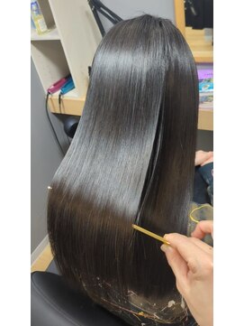 スリーク バイ ロイ 円町本店(sleek by roy) ツヤツヤ髪質改善トリートメント