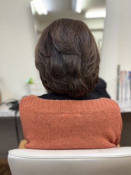ビューティーサロンじゅん セミロングヘアー