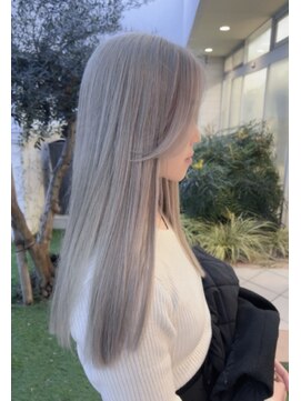 ニコラ(NICOLA) ブリーチオンカラー×ホワイトグレージュ