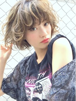 ヘアメイク コムハース 調布(hair make COMHEARES)の写真/薬剤の浸透を大幅に向上させたキャラデコカラーで幅広いデザインカラーを実現！不快臭とダメージも軽減◎