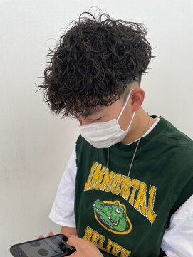 ウェイビーエフティフィフス 横浜西口(WAVEY ft.fifth) 無造作ツイスト波巻きスパイラルパーマニュアンスツーブロック