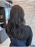 グレージュ暗髪カラーブリーチなしカラーロングヘアー韓国巻き