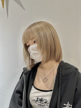 スリー(three) sheer beige