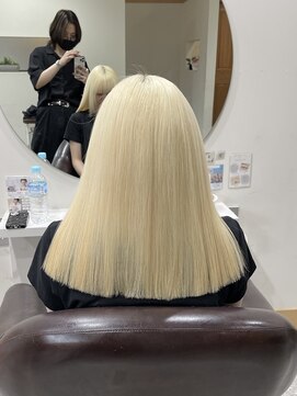 アン(Hair make un) 【ブロンドカラー】