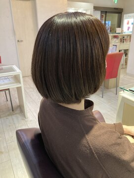 フェイバリットビューティシャルム(Favorite Beauty Charme) 大人ミディアムボブ×艶カラー×オージュアトリートメント