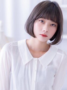 ぱっつん前髪グレーアッシュワンカールボブa上尾20代30代40代