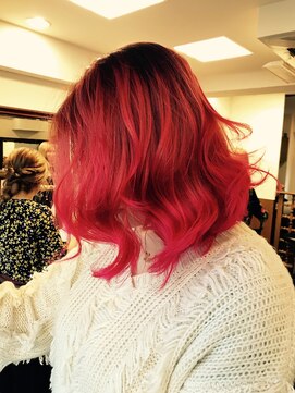 ヨナサン(Yona Saint) グラデーションレッドカラー。