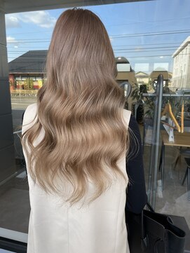 ナンバー(number+) 20代30代40代ミルクティベージュロングヘアハイトーン