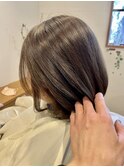 透明感溢れるアッシュカラー