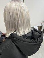 ラス(Las)&nbsp;ホワイトカラーぱっつりボブ