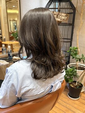 ビュートリアム265(BEAUTRIUM 265) ◆ロングレイヤー/ウルフレイヤーカット/ハイライト/グレージュ