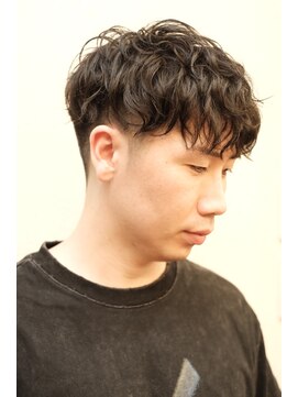 アモ(Amo) 【新富町】ツーブロックスパイラルパーマカジュアルスタイル