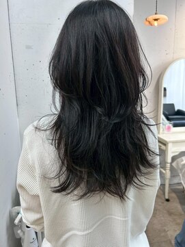 ピア ヤクイン(Pia Yakuin) トレンドレイヤーカット/ハッシュカット/透明感カラー