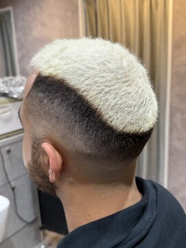 メグロバーバーショップロッポンギ 目黒六(MEGURO BARBER SHOP 6PPONGI) フェード×ブロンド