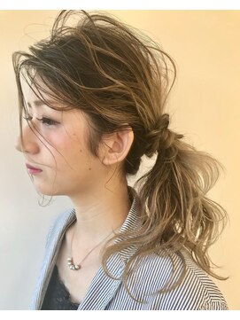 リアン(Lien) バレイヤージュ×ヘアアレンジでお洒落カッコいい女子