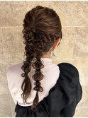 可愛いヘアセット ゆるふわ編みおろしツインヘアアレンジ