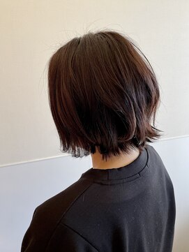 ヘアーウニール(Hair Unir) バイオレットベージュの外ハネスタイル