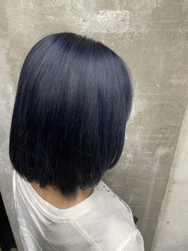 ガルボ ヘアー(garbo hair) #ショート#ハイトーン#ブルーブラック#ブリーチ#10代#20代