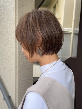 ロエ(loe) 福岡白髪ぼかしハイライト×コンパクトショート30代40代50代