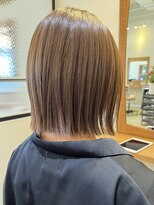 ニルス(nils) 切りっぱなしボブ×明るめベージュ