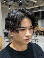 波巻きスパイラルパーマセンターパートツイストスパイラルパーマ