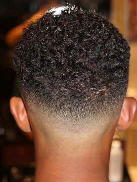 キングスマントーキョー 三鷹店(KINGSMAN TOKYO) アップバング / ツーブロック / スキンフェード[三鷹/バーバー]