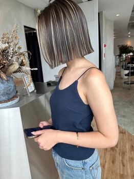 スリーエヌ(NNN)の写真/洗練された大人ハイトーン。透明感あるスタイルで、新しい自分に出会う。