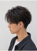 ナチュラルセンターパート×フェザーパーマで魅せる大人な色気