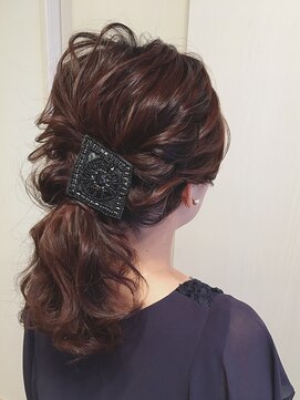 ラウレア 博多店(laulea) 低めポニーテール