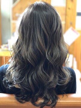 ララテラス(LaLa Terrace) アッシュ３Dカラー×大人かわいい無造作ふんわりウェーブ