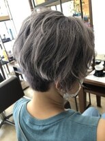 30代女性ショートヘアシルバーアッシュカラー【延山styling】