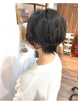 メール(Mer...) 大人可愛い20代30代40代前下がりショートボブ丸みショート◎