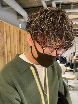 アカ(ACA) メンズマッシュパーマ波巻ツイストスパイラルパーマ札幌大通