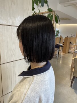 アドラーブル 万代店 (adorable) 20代30代40代小顔切りっぱなし大人ボブルーブラックカラー