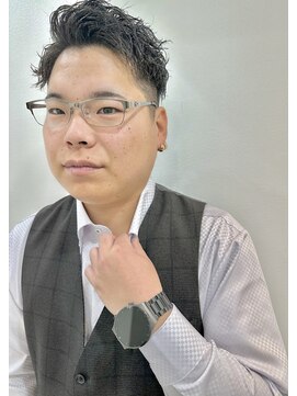 ロミーオム 本厚木(ROMMY. Homme) 刈り上げツイストスパイラルパーマ無造作アップバングメンズヘア