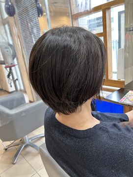 スタジオ アルファプラス 日暮里店(studio α+) ステップボーンカットカットボブショートハイライト白髪ぼかし