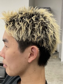 フイ 新宿3丁目(Hui) フェザーパーマ/グレーブルーカラー/刈り上げショートパンク