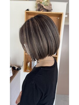 ワンバイワン(One×One) 【林】コントラストハイライト×切りっぱなしボブ