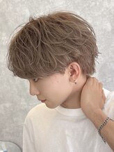 《ミルクティーカラー×ラウンドマッシュ》どんな方でも挑戦しやすいハイトーンカラー〔長岡メンズカラー〕