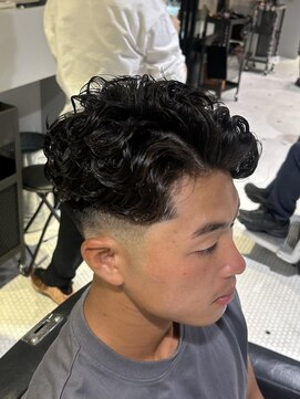 フランクスバーバーザスタンド(Frank’s barber the stand) MEN’S HAIR/波巻ツイストスパイラル/フェザーパーマ/飯田橋T