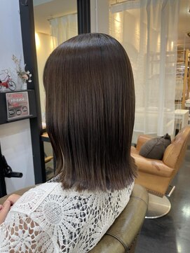 アバーブザビューティーアイランド(Above the beauty island) 切りっぱなしボブ/ミディアムボブ/マロンブラウン/透明感