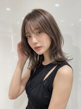 ヘアーメイク ピグレット(HAIR MAKE PIGLET)&nbsp;ミディアムレイヤー×白髪ぼかしカラー３０代４０代５０代６０代