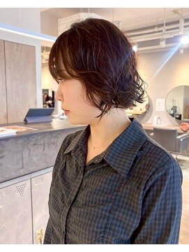 シーン バイ ラッド(SCENE by RAD) 自然なレイヤーのショートボブくびれヘア小顔盛り顔まわりカット