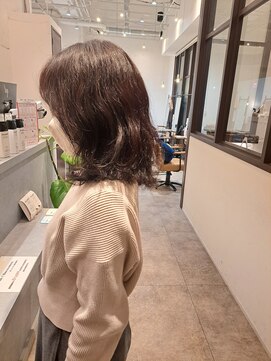 トイズファクトリー(Toys Factory) グレーブラウンカラー×ミディアム外ハネボブ美髪