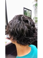 ヘッズ(HEADS)&nbsp;やや強めなパーマで遊びゴコロを持たせたウェーブStyle